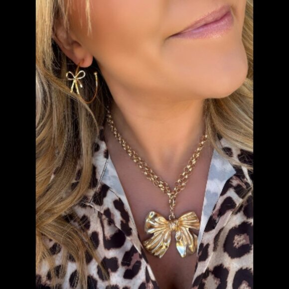 Park Lane "Sleighbell" Gold Finish Detachable Pendant Bow Necklace - Picture 3 of 8